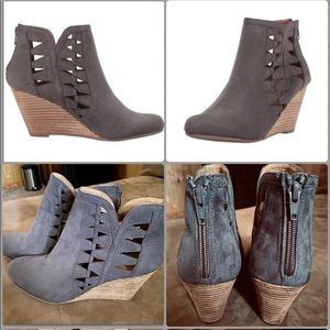 NEW Women’s REPORT Faux-Suede Wedges- Size 8.5